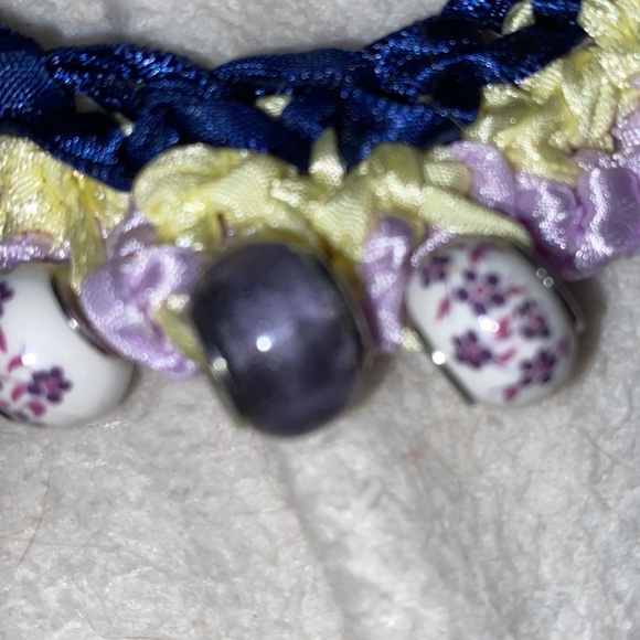 Beautiful Vintage, pink/yellow/navy and lilac ribbon crochet necklace. W/beads - Picture 6 of 7